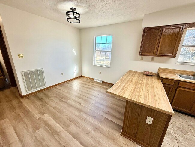 Building Photo - 500 Wesley Rd