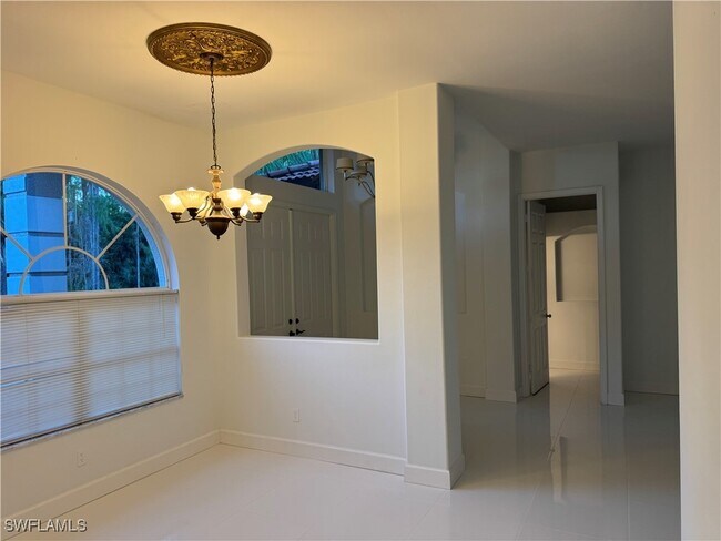 Building Photo - 871 Desoto Blvd S