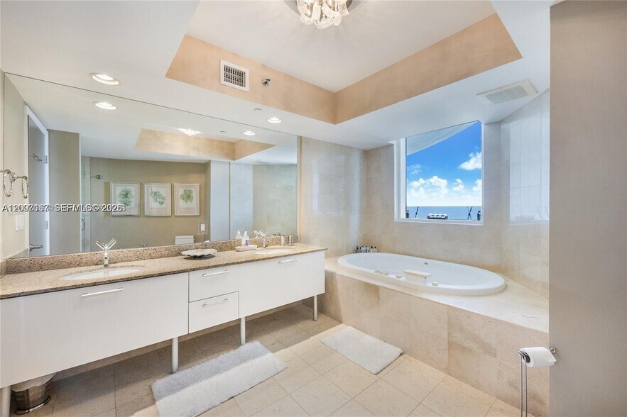 Building Photo - 17201 Collins Ave