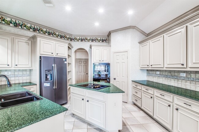 Building Photo - 13661 Lakeside Pl Dr