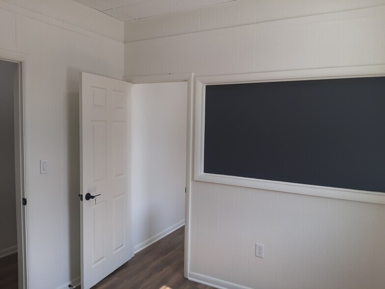 Bedroom - 19 W Washington St