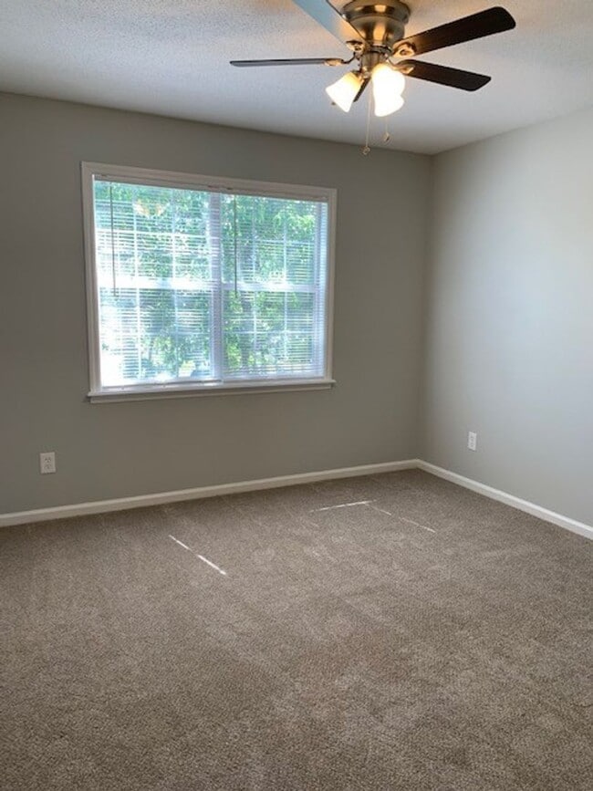 Building Photo - Remerton Townhome