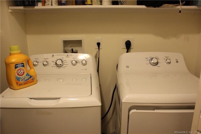 Building Photo - 38 Olcott Way