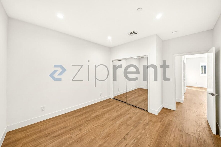 Building Photo - 5641 Riverton Ave