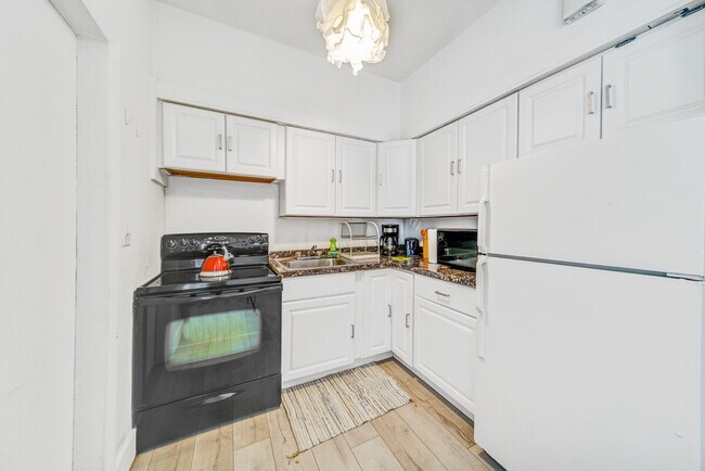 Building Photo - 142 Bay Rd