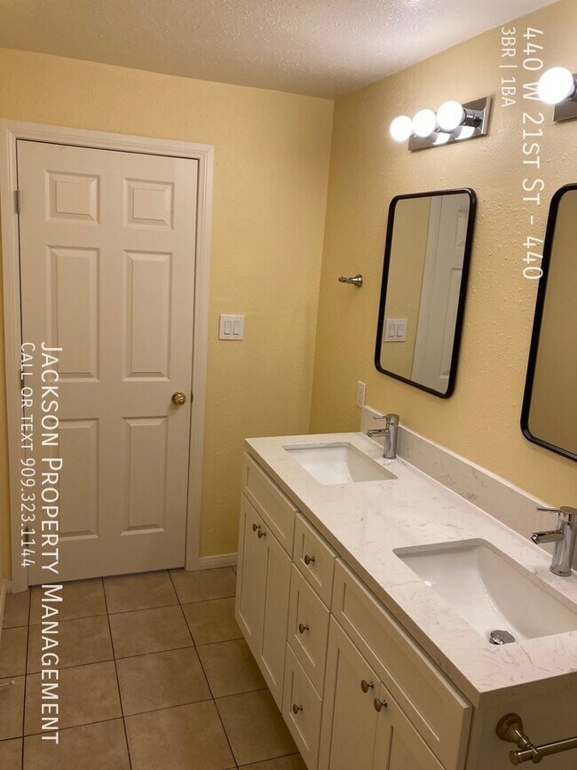 Building Photo - 440 W 21st St