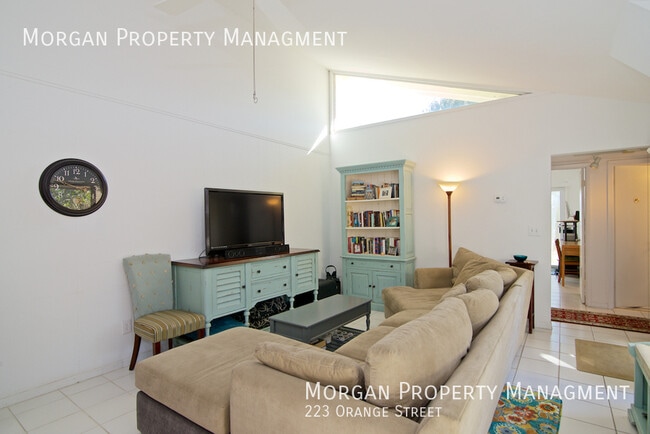 Building Photo - 223 Orange St