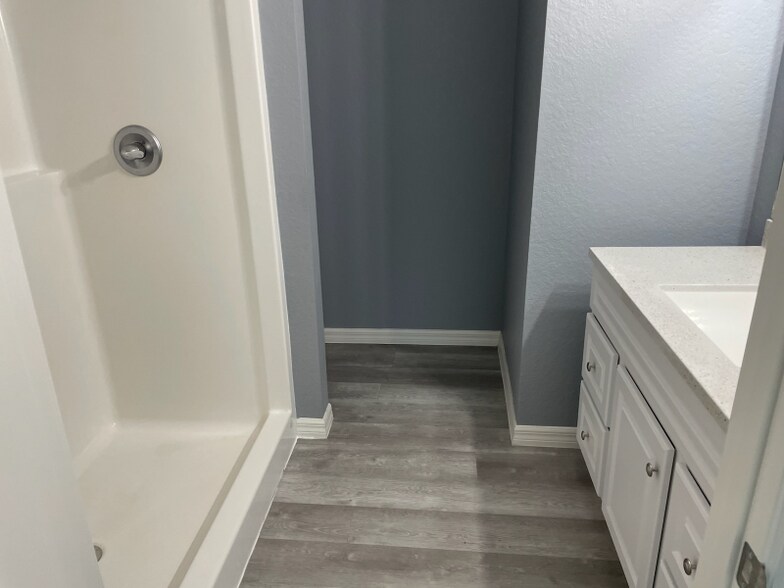 Building Photo - 219 Locust Ln