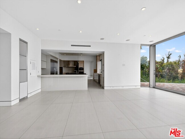 Building Photo - 770 Paseo Miramar