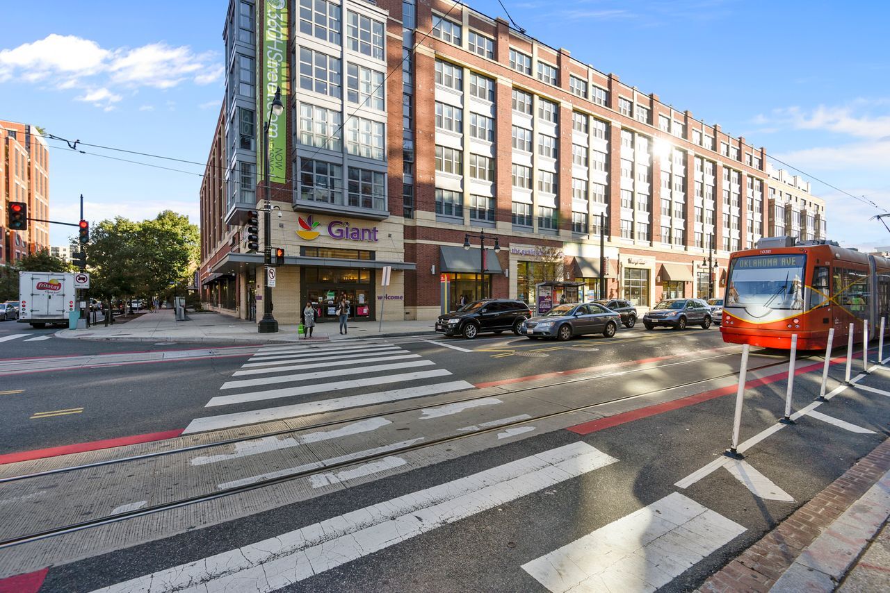 Building Photo - 1110 3rd St NE