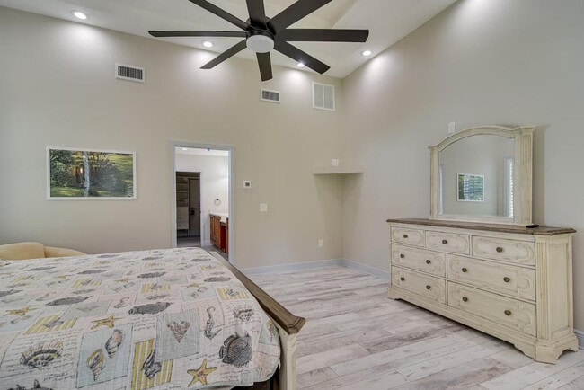 Building Photo - 5100 28th Ave N