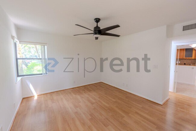 Building Photo - Unit C110