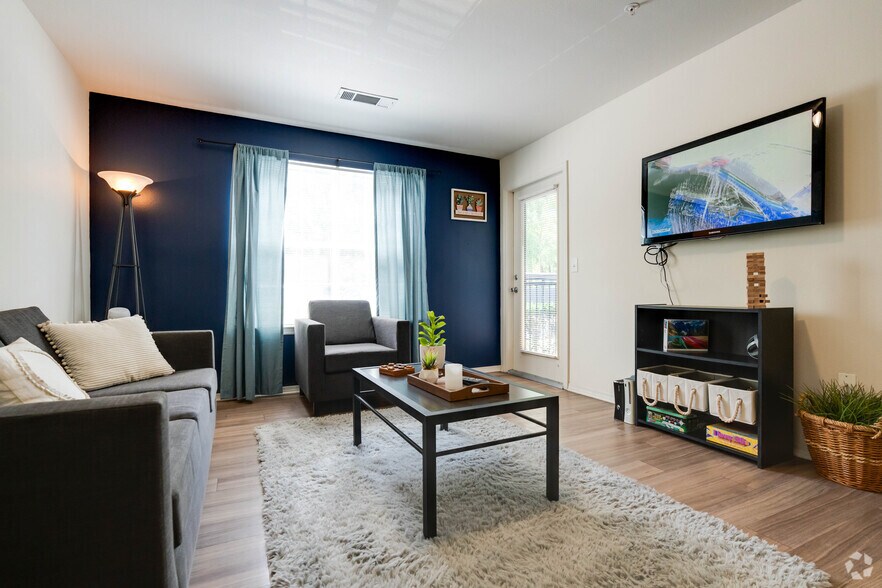 3BR, 3BA - 1,049SF - Living Room - On20 Apartments