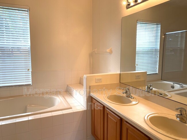 Building Photo - 3405 Great Pond Dr