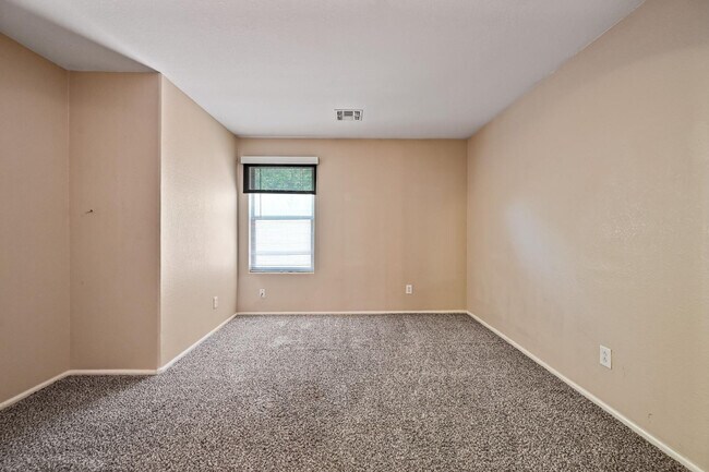 Building Photo - 8205 S 45th Ln