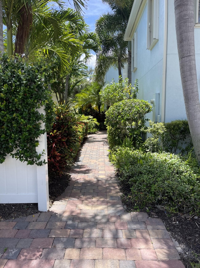 Primary Photo - 1833 Dakota Dr