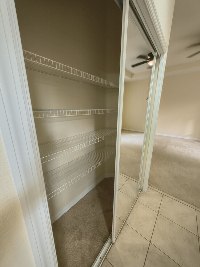 Building Photo - 1307 Clove Dr