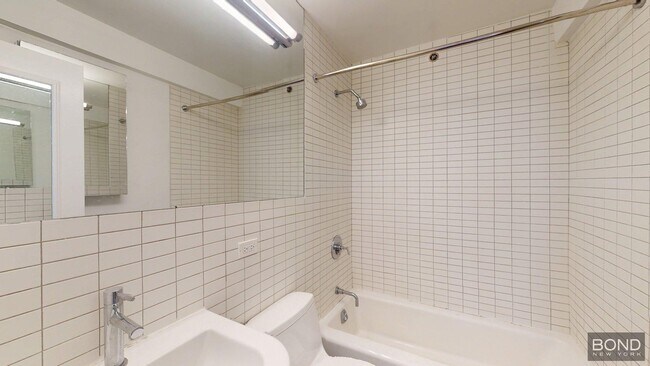 Building Photo - 222 E 39th St