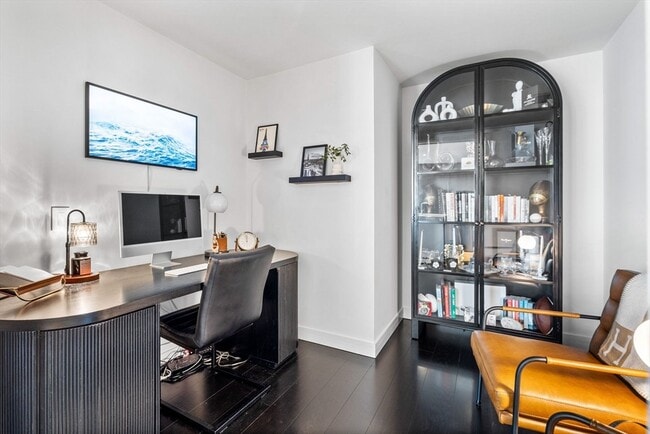 Building Photo - 150 Seaport Blvd