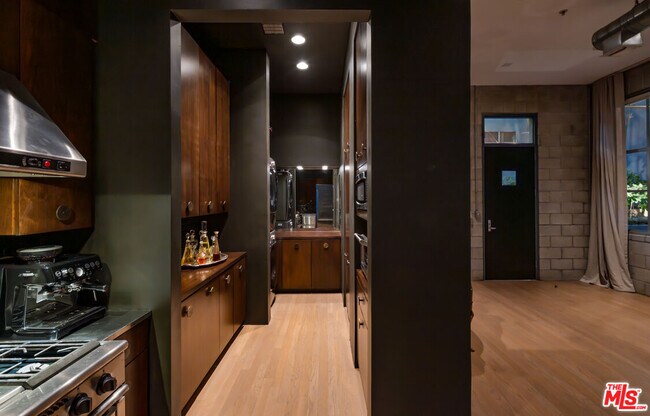 Building Photo - 710 Orlando Ave