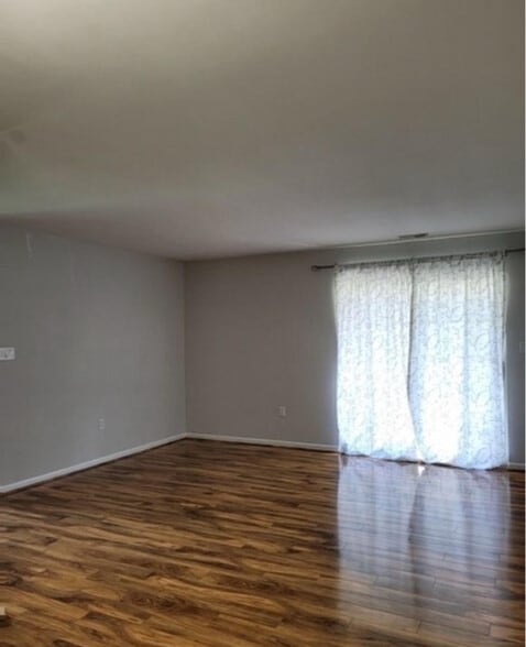 Building Photo - 1302 Commons at Kingswood Dr