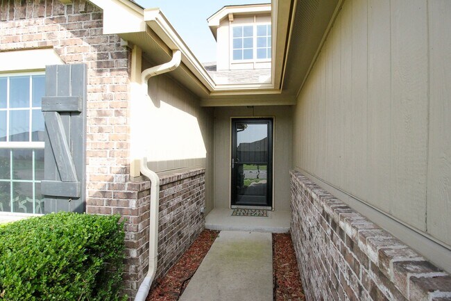 Building Photo - Custom Built 4 Bedroom In Southern Reserve...
