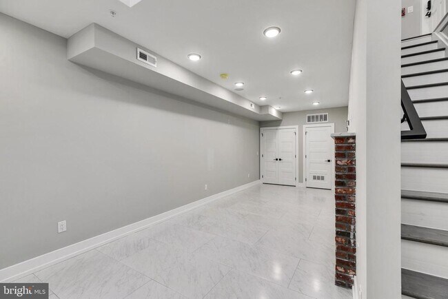 Building Photo - 1617 Brown St