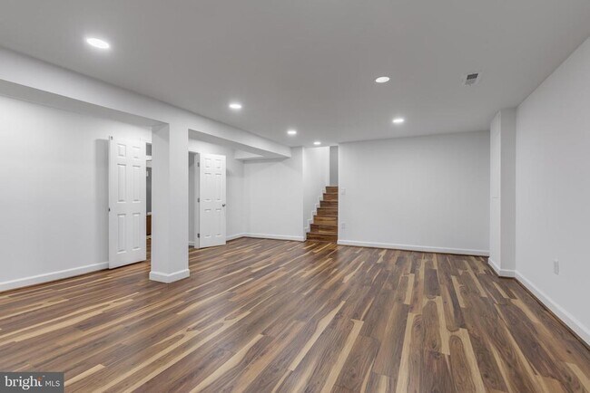 Building Photo - 1402 Mullins St