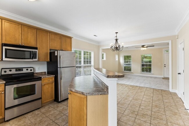 Building Photo - Beautifully maintained 3-bedroom, 2-bath townhome in Nashville’s highly desirable Lennox Village