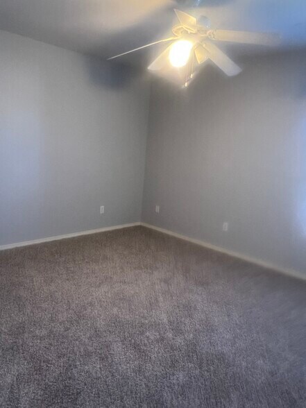 Building Photo - 3106 SW Deerfield Blvd