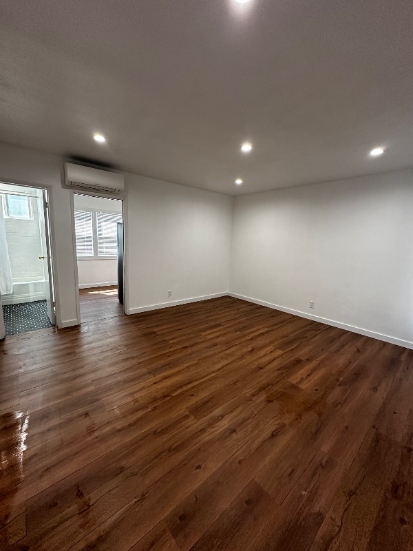 Building Photo - 323 N Chevy Chase Dr