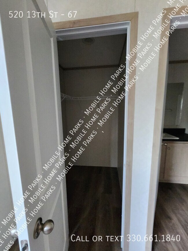 Building Photo - 520 13th St