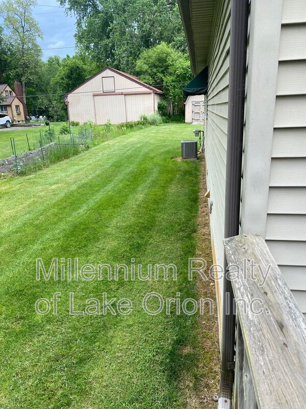 Building Photo - 2493 S Ortonville Rd