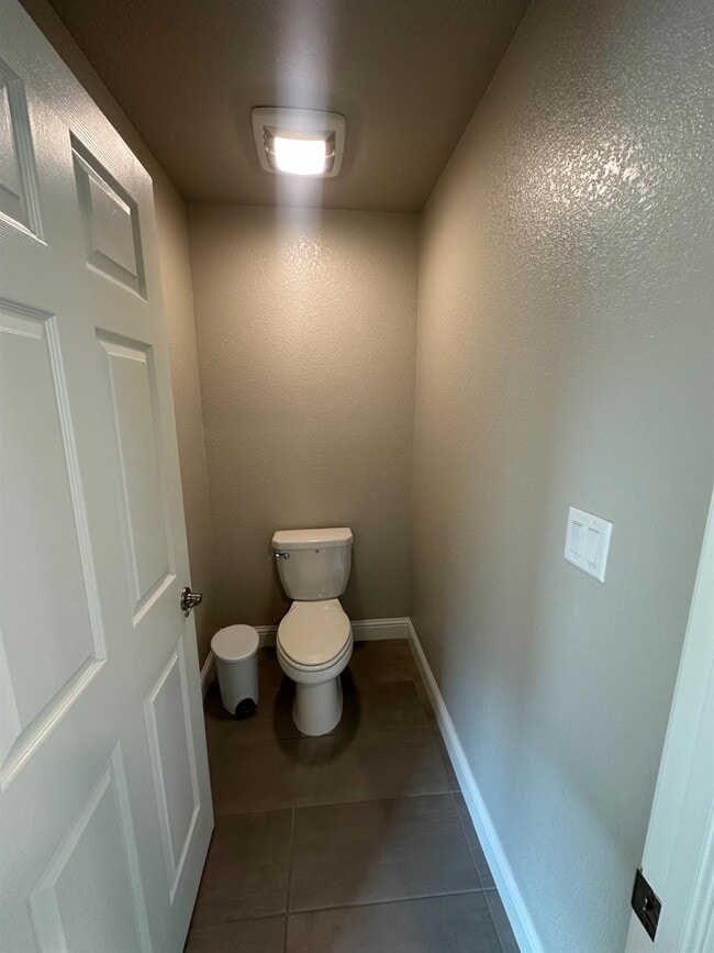 Building Photo - 1325 E Via Viola Way