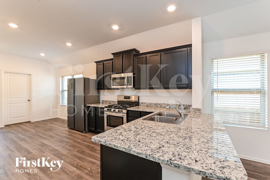 Building Photo - 18446 Summit Ranch Dr