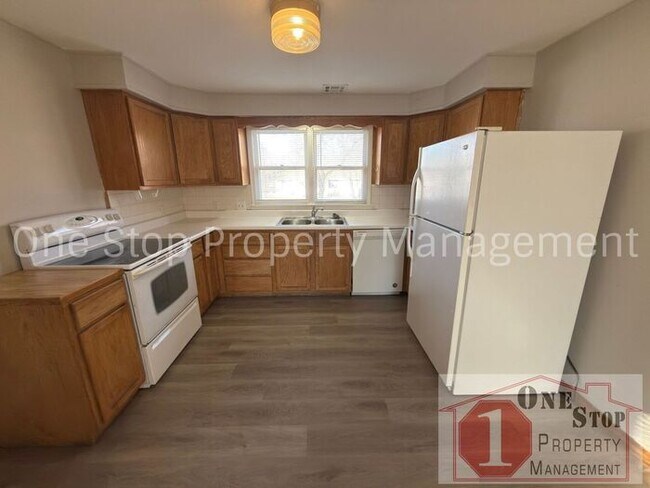 Building Photo - Amazing 3 Bedroom, 1.5 Bathroom in Raytown!