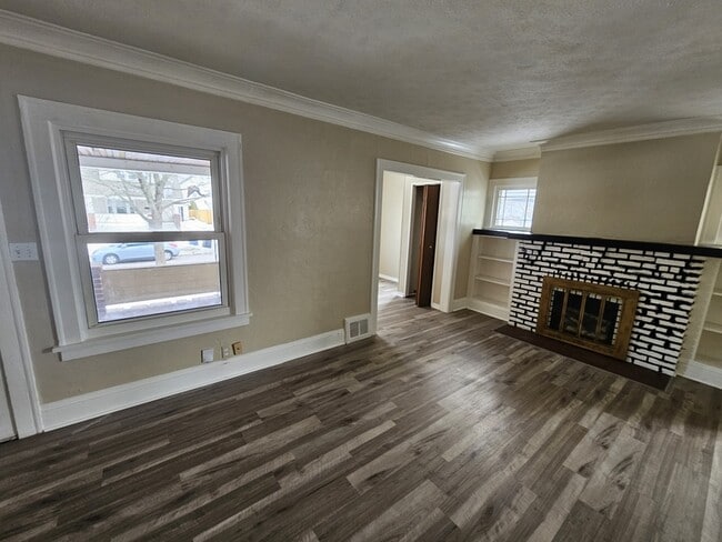 Building Photo - 3272 W 116th St