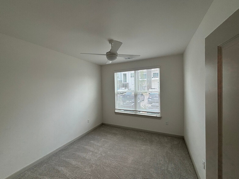 Building Photo - 1301 Leah Ave