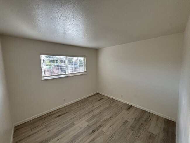 Building Photo - "Charming 3-Bed Oasis with Scenic Views & ...