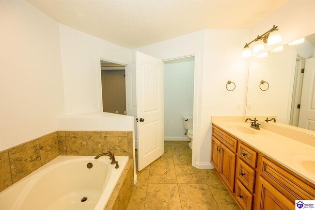 Building Photo - 309 Castleton Ct