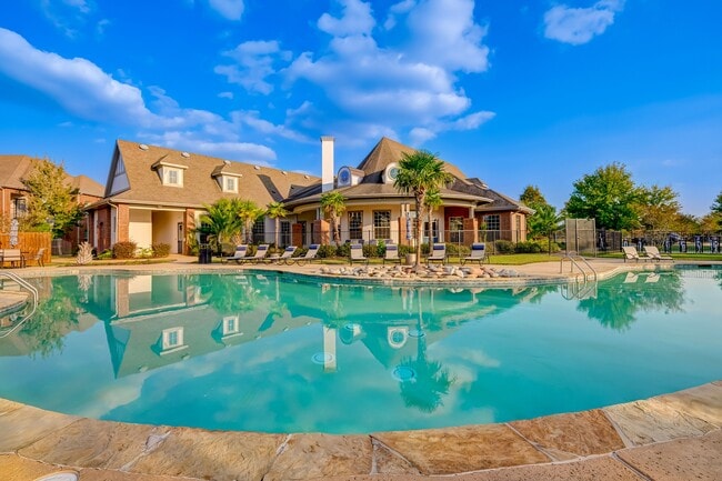 Building Photo - Chateau Mirage Apartment Homes