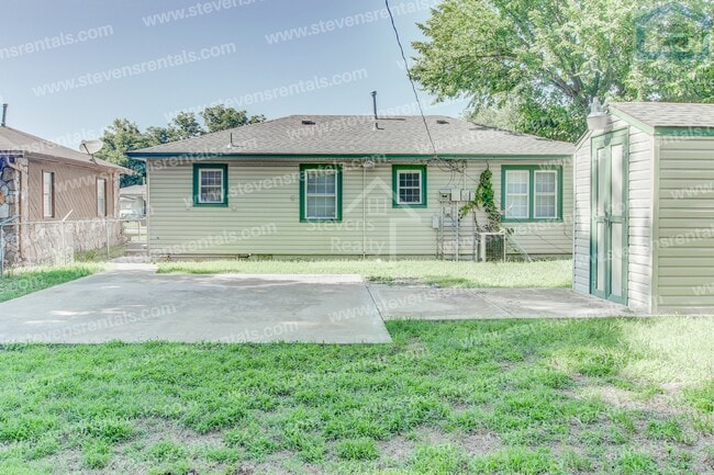 Building Photo - 1806 NW Lincoln Ave