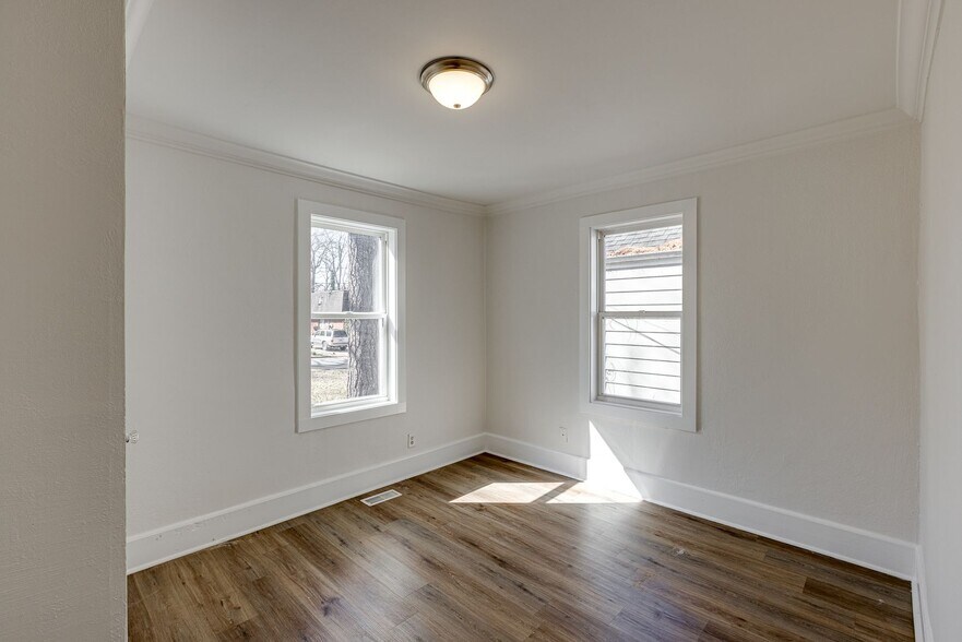 Building Photo - 5211 Sunbeam Ave