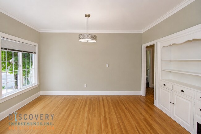 Building Photo - 544 Merritt Ave
