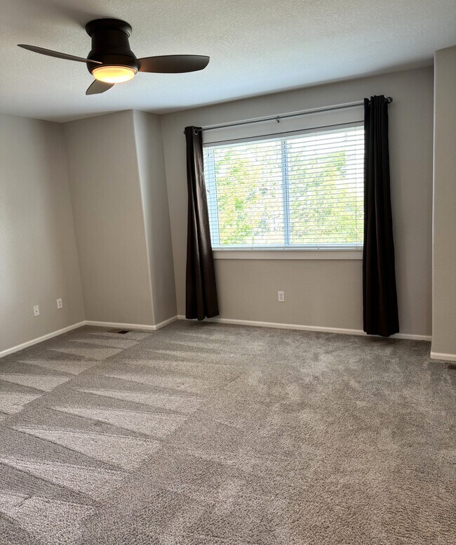 Building Photo - 2390 Broadleaf Loop