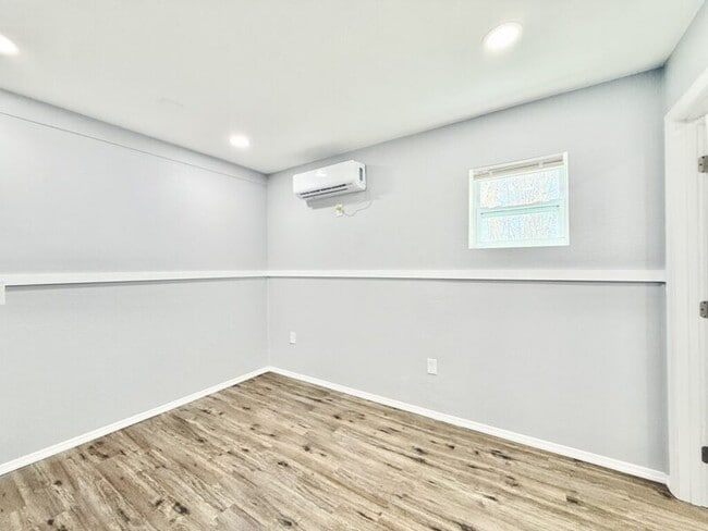 Building Photo - 80 146th Ave