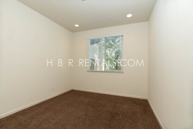 Building Photo - Spacious 4-Bedroom with Granite Finishes in Tracy – Your Dream Home Awaits!