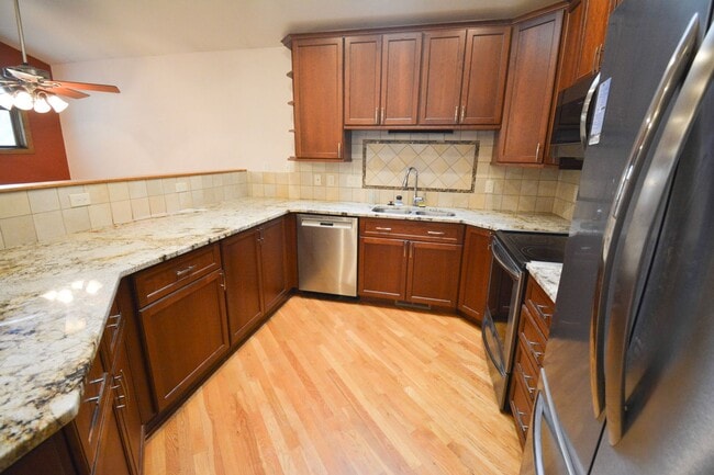 Building Photo - Charming 3-Bedroom Home FOr Rent with Sunroom, Fenced Backyard & Attached Garage