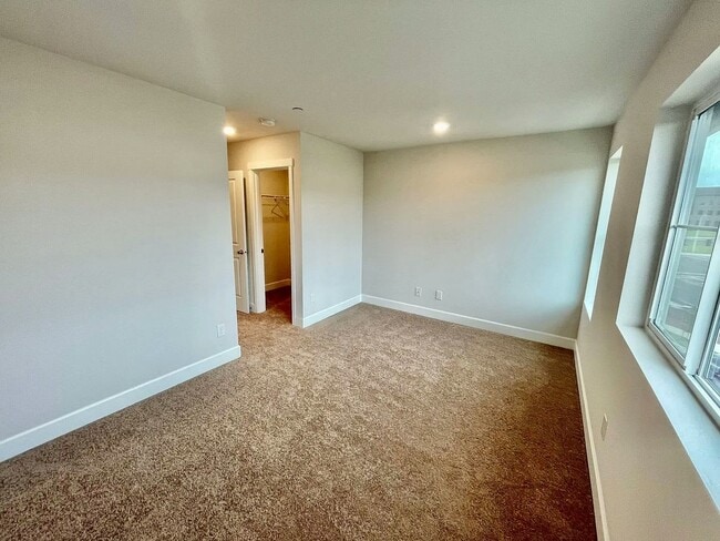 Building Photo - 17054 SW Lemongrass Ln