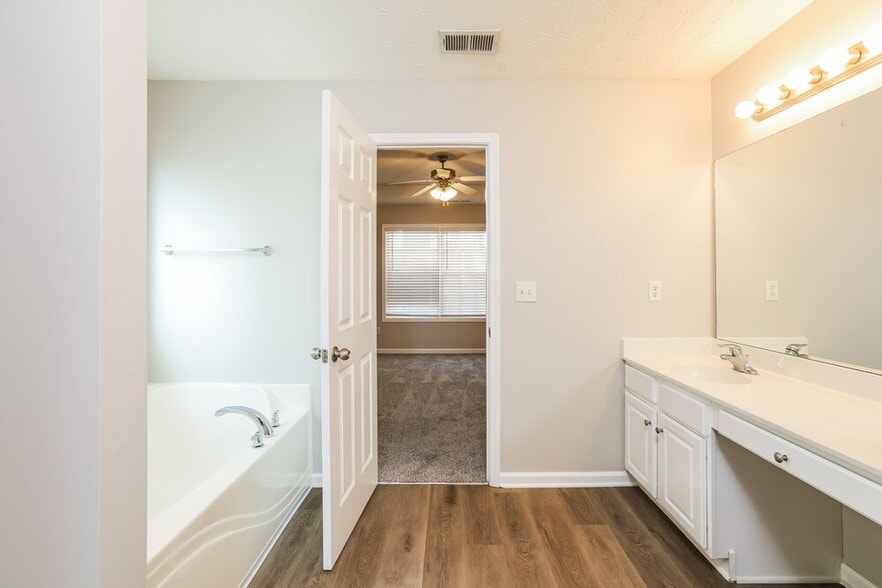 Building Photo - 160 Alton Cir